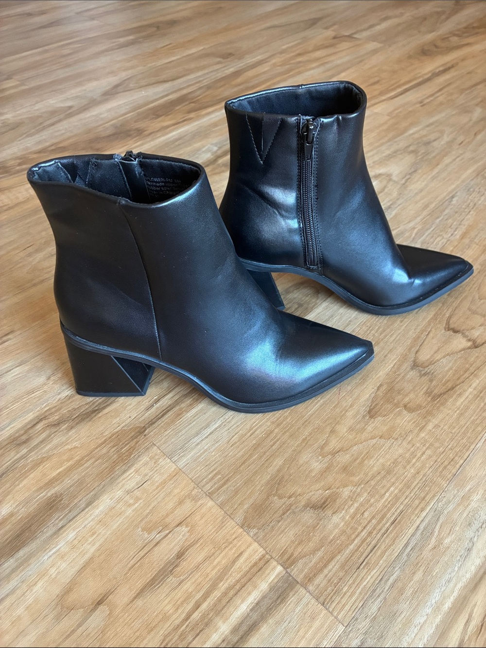 Nordstrom Women's Black Pointed Toe Ankle Boots - Classic Side Zip